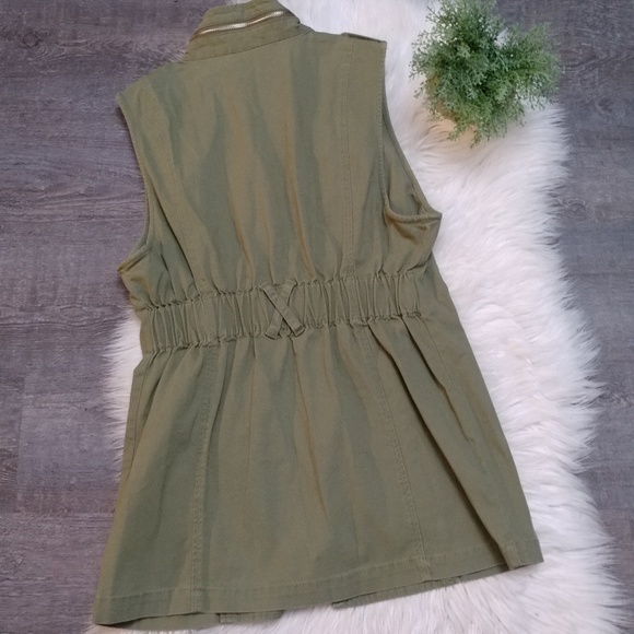 CAbi green Explorer vest size small style#5101 - Picture 4 of 8